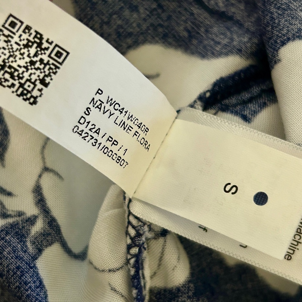 NWT Croft & Barrow Navy Blue White Floral Top SZ S​ - Picture 15 of 16